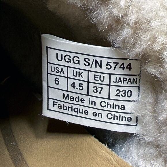 UGG Langford Womens Size 6 Mule Clogs Shoes Black Leather Sheepskin Lined - Picture 9 of 9